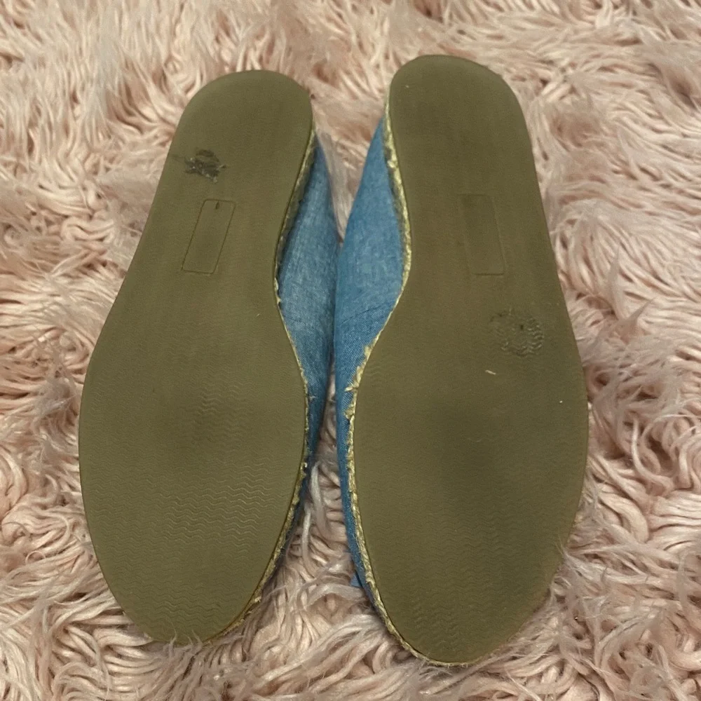 Bandolino denim blue espadrilles